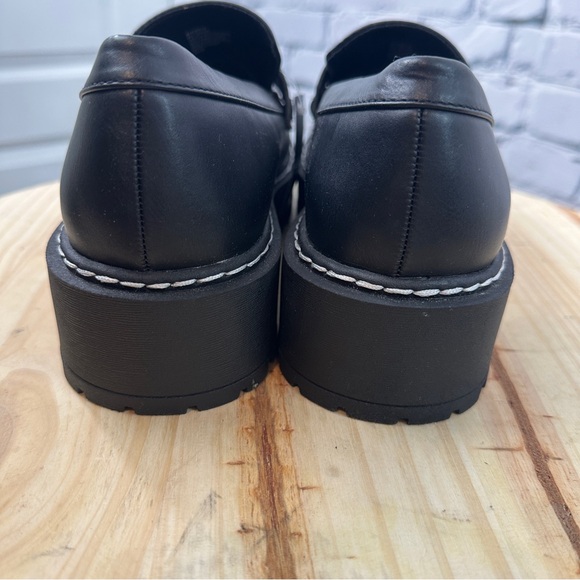 Torrid Lug Outsole Chunky Loafer Size 8WW Black Slip On Round Toe 90s Academia - Picture 4 of 10